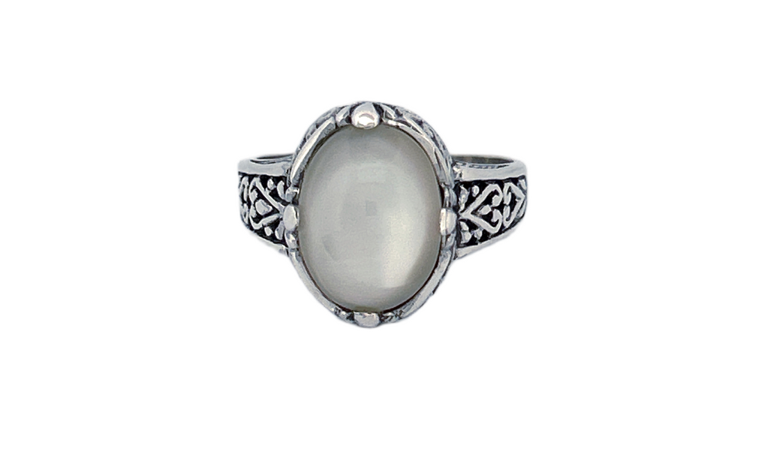 Sterling Silver Mother of Pearl Ring – Oval Vintage Design