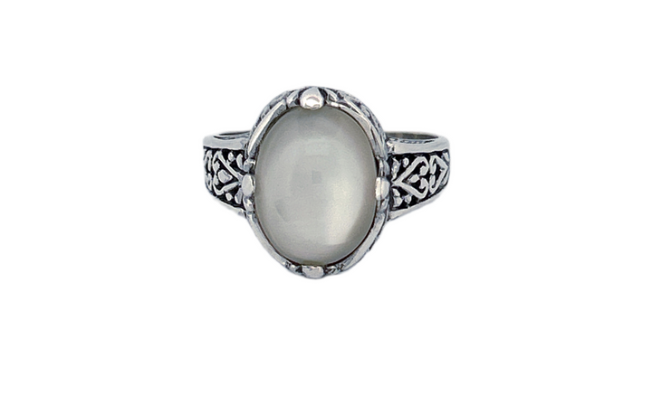Sterling Silver Mother of Pearl Ring – Oval Vintage Design