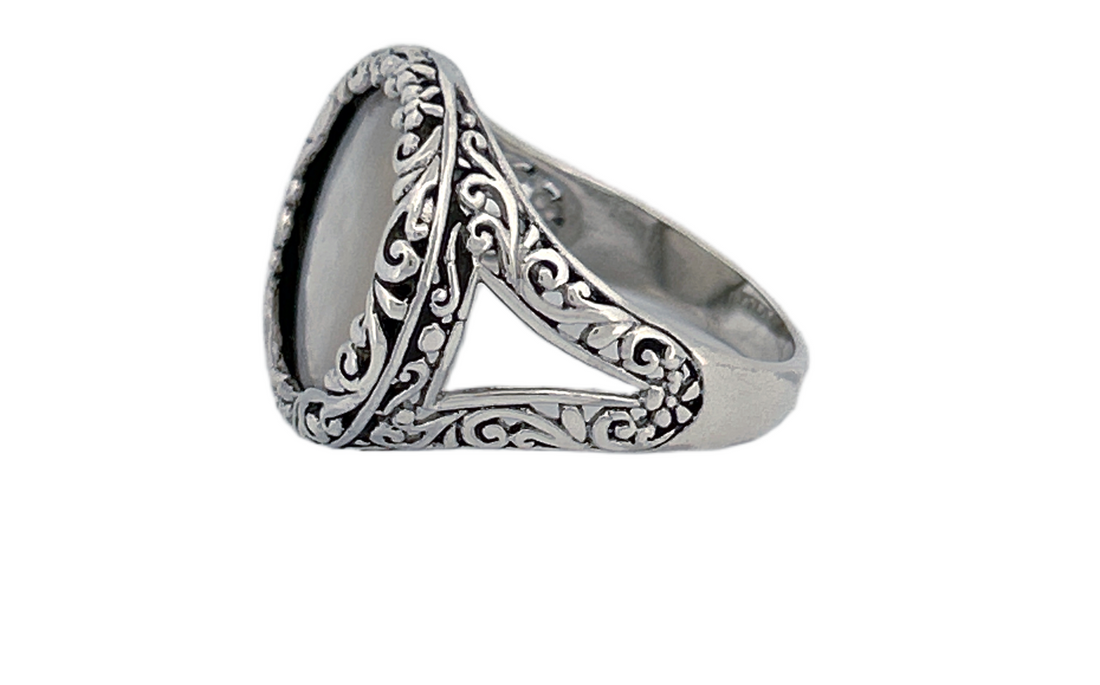 Round Mother of Pearl Handmade Sterling Silver Ring R80