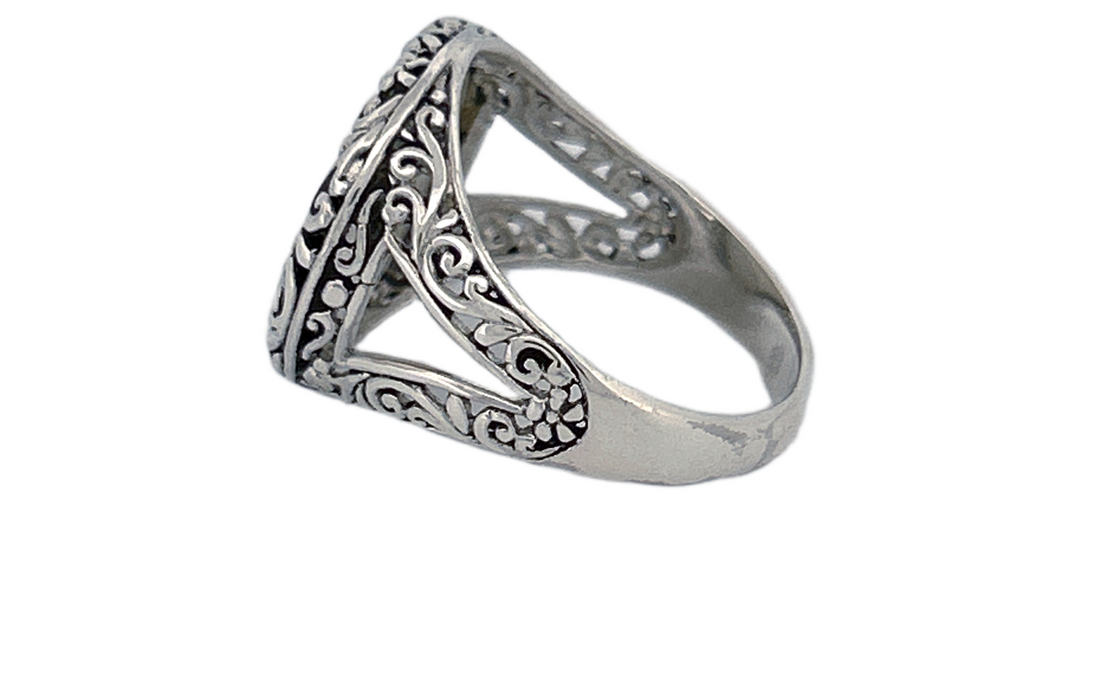 Round Mother of Pearl Handmade Sterling Silver Ring R80