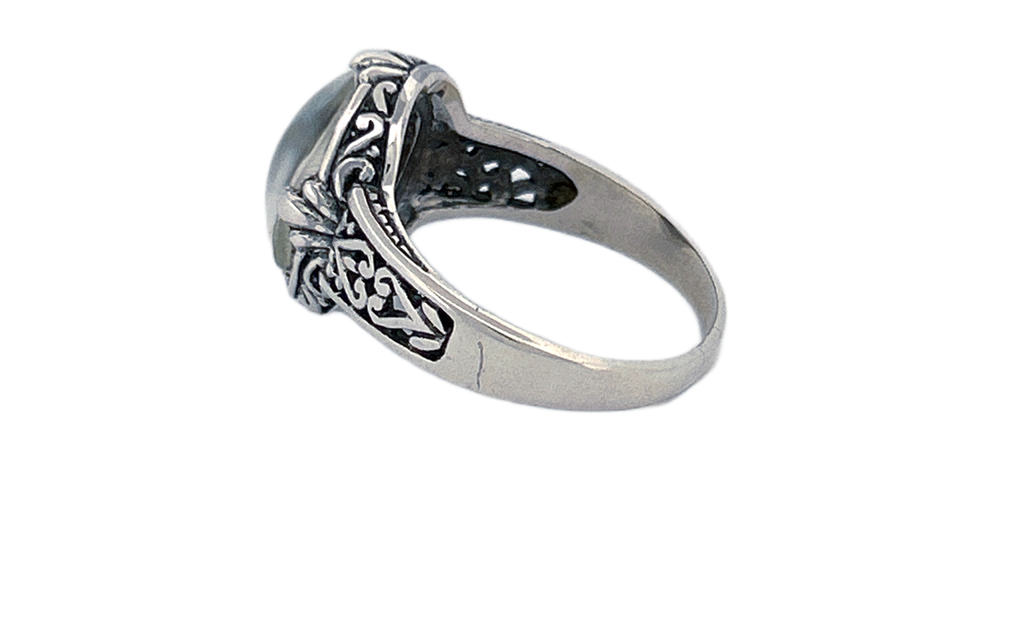 Sterling Silver Mother of Pearl Ring – Oval Vintage Design