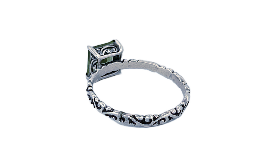 925 Sterling Silver Square Cut Peridot Ring- R58