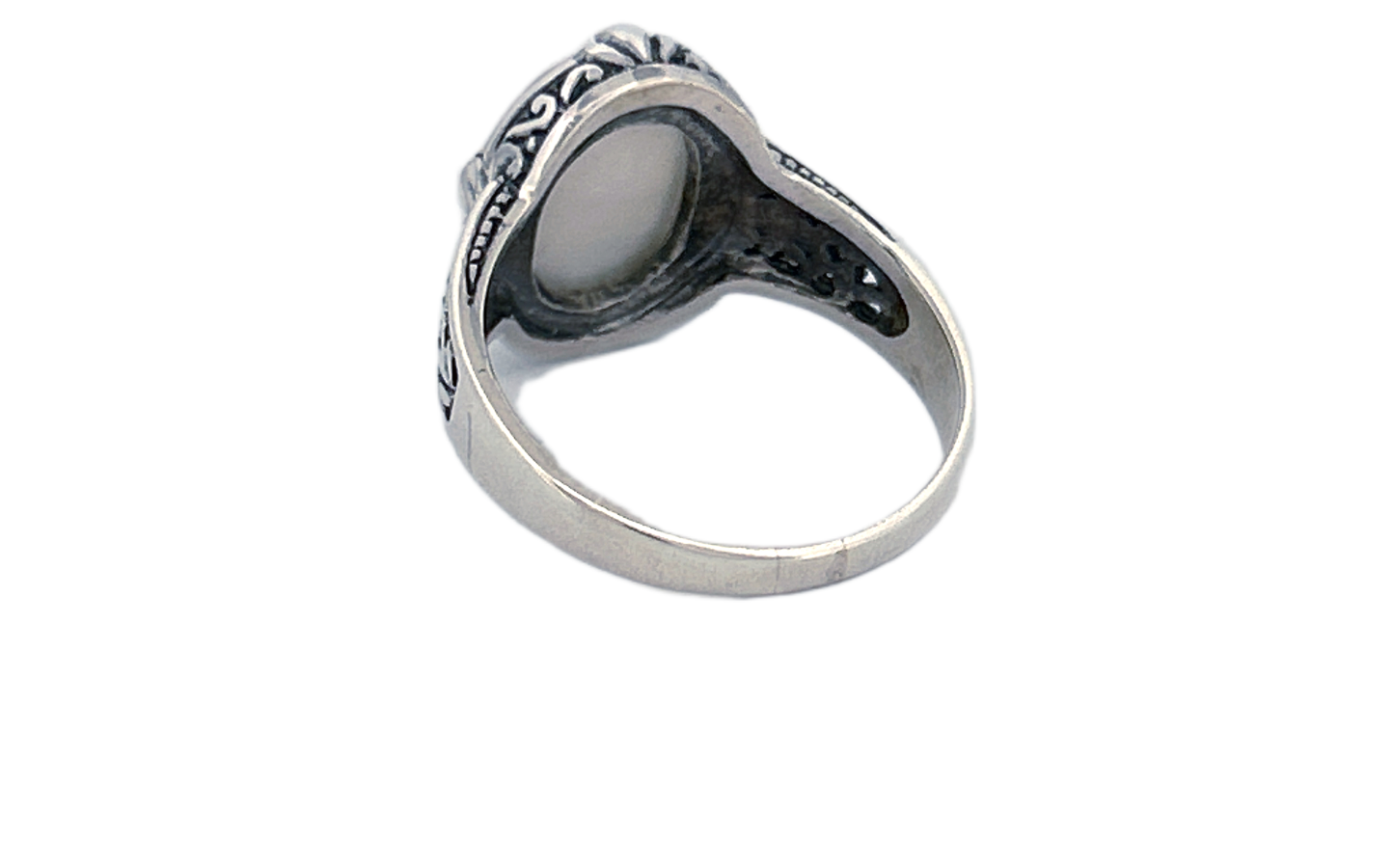 Sterling Silver Mother of Pearl Ring – Oval Vintage Design