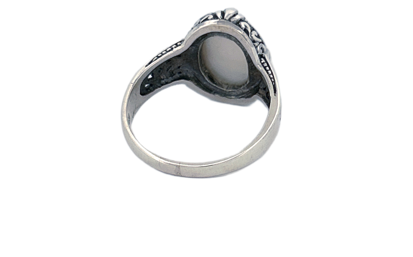 Sterling Silver Mother of Pearl Ring – Oval Vintage Design