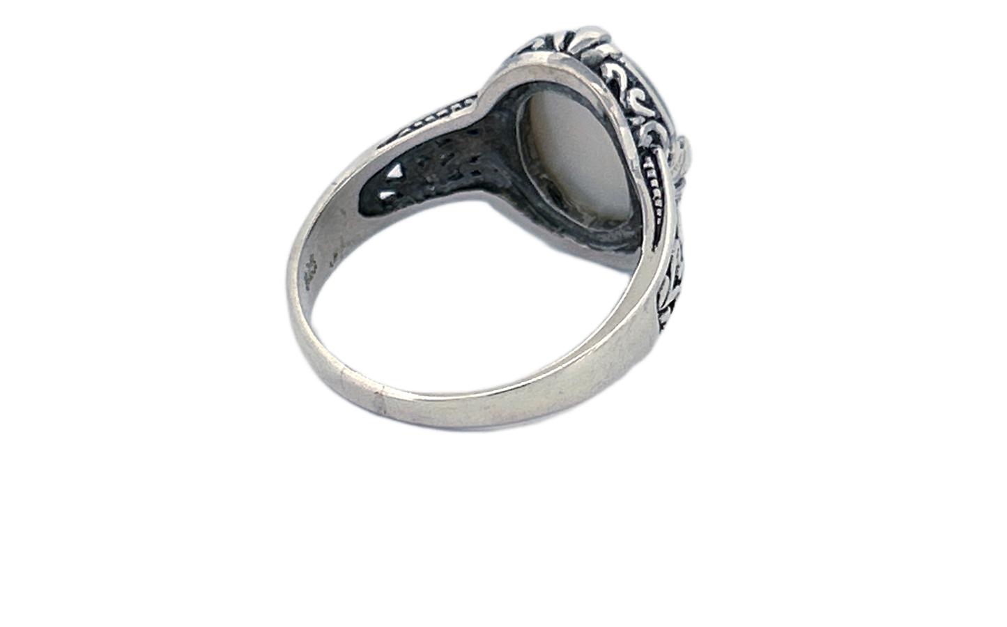 Sterling Silver Mother of Pearl Ring – Oval Vintage Design