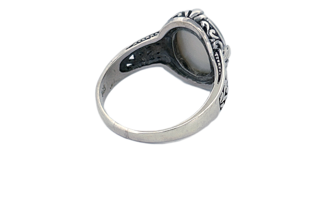 Sterling Silver Mother of Pearl Ring – Oval Vintage Design