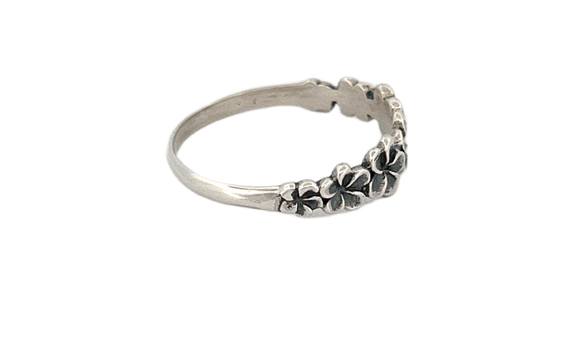 🌸 Sterling Silver Floral Band Ring