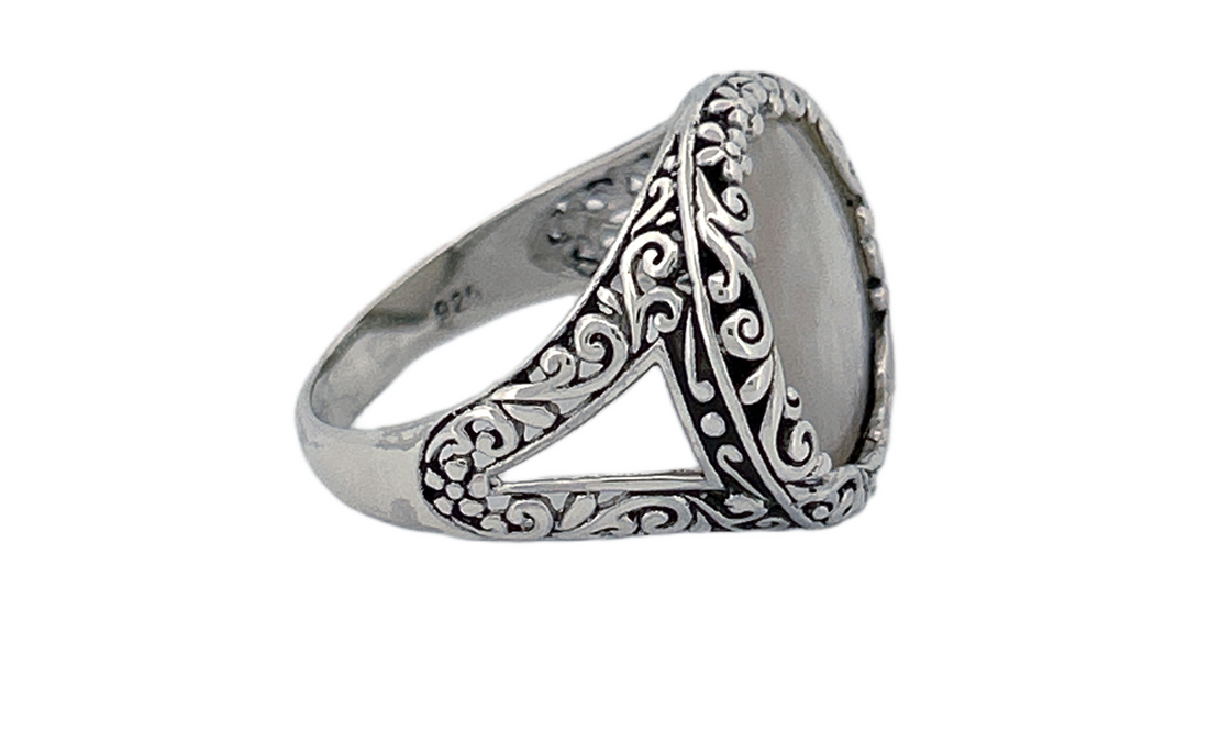 Round Mother of Pearl Handmade Sterling Silver Ring R80