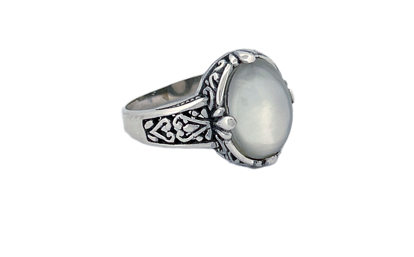 Sterling Silver Mother of Pearl Ring – Oval Vintage Design