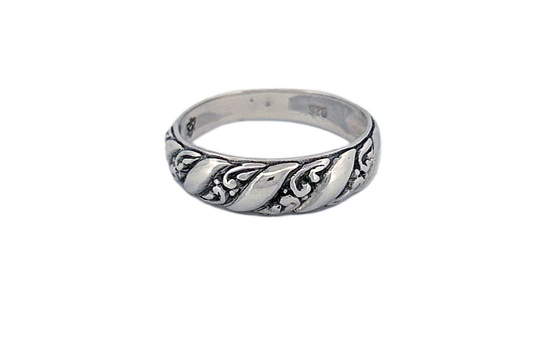 Sterling Silver Band Ring – Twisted Leaf Design