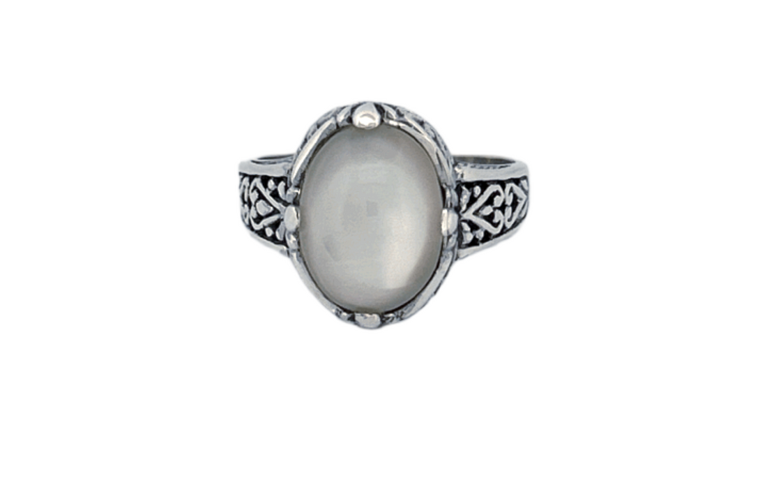 Sterling Silver Mother of Pearl Ring – Oval Vintage Design